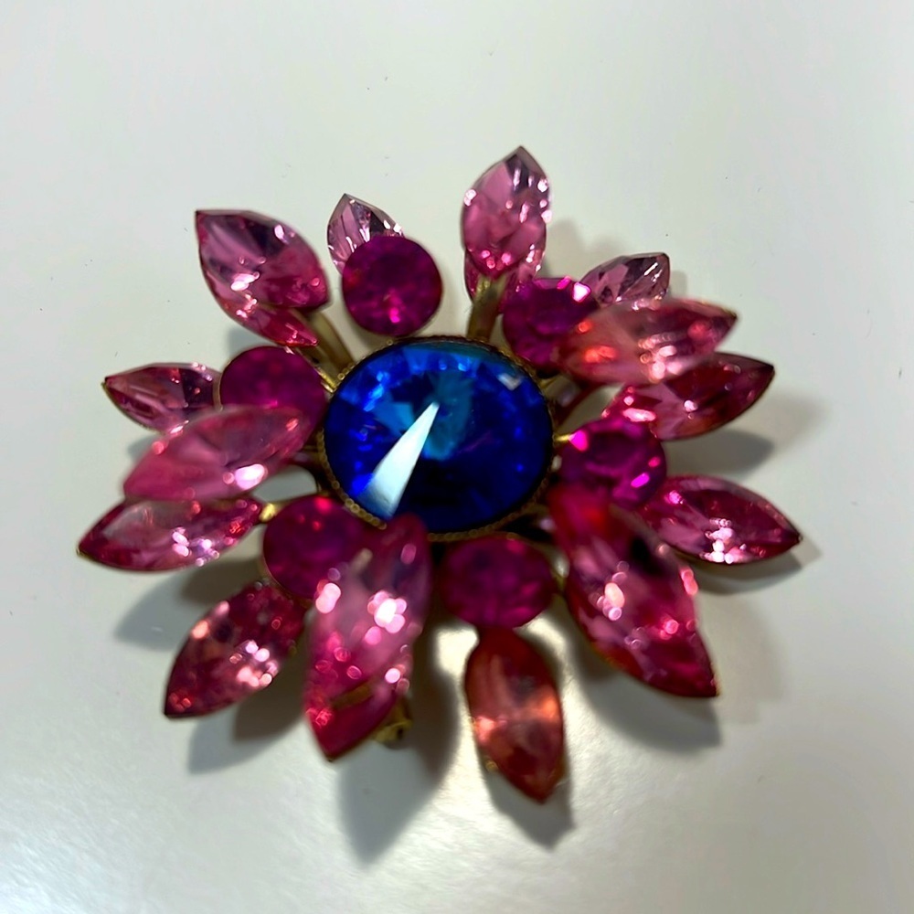 Fabulous Vintage unmarked MCM Brooch pink Marquise cut